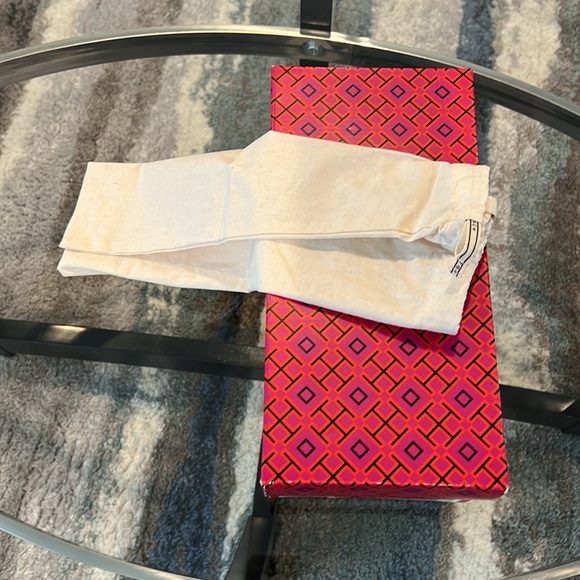 Tory Burch Double T Sport Slide in Black Sz 9.5 In Excellent Pre-Loved Condition - Picture 8 of 8